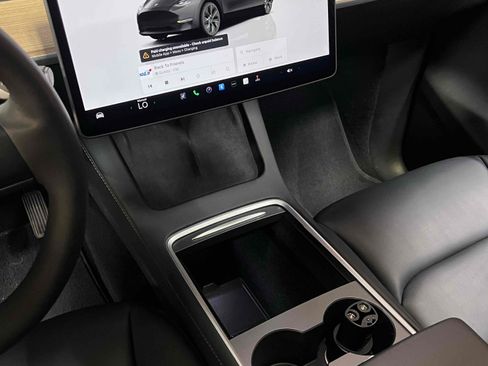Used 2025 Tesla Model Y Long Range AWD/4WD image 30