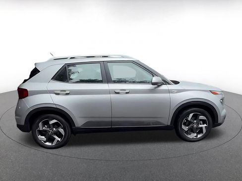Used 2026 Hyundai Venue SEL FWD image 16