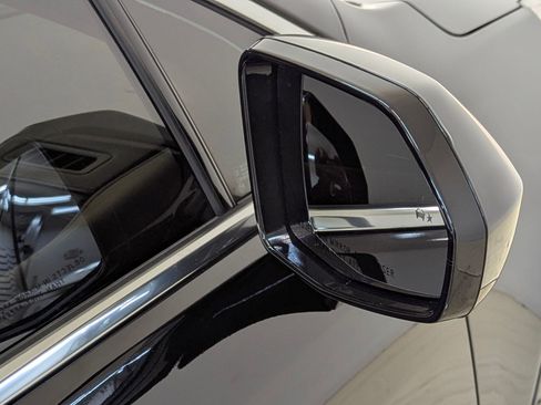 Used 2018 Cadillac XT5 Luxury w/ Driver Awareness Package image 21