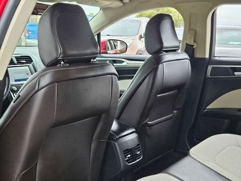 Used 2020 Ford Fusion SE w/ Equipment Group 151A image 18