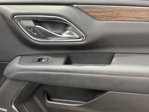 Used 2024 Chevrolet Suburban Premier w/ Premium Package 2 image 17