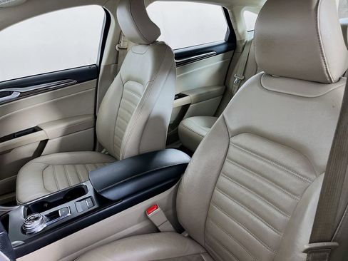 Used 2018 Ford Fusion SE FWD image 28
