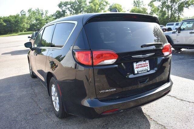 Used 2024 Chrysler Voyager LX FWD image 5