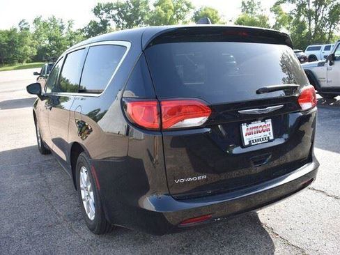 Used 2024 Chrysler Voyager LX FWD image 5