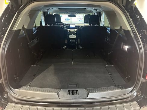 Used 2021 Ford Explorer XLT w/ Equipment Group 202A AWD/4WD image 22