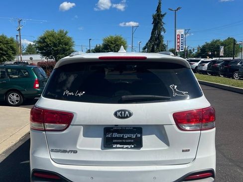 Used 2016 Kia Sorento AWD w/ LX Convenience Package image 5