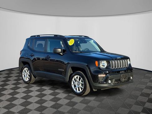 Used 2023 Jeep Renegade Latitude w/ Premium Group AWD/4WD image 3