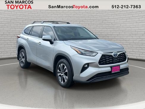 Certified 2024 Toyota Highlander XLE image 3