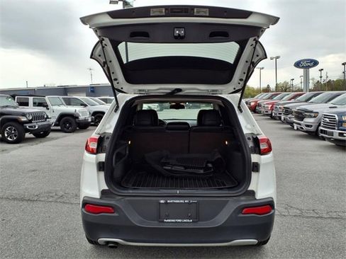 Used 2017 Jeep Cherokee Limited image 7