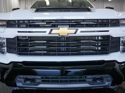 Used 2024 Chevrolet Silverado 2500 Custom w/ Z71 Off-Road Package AWD/4WD image 3