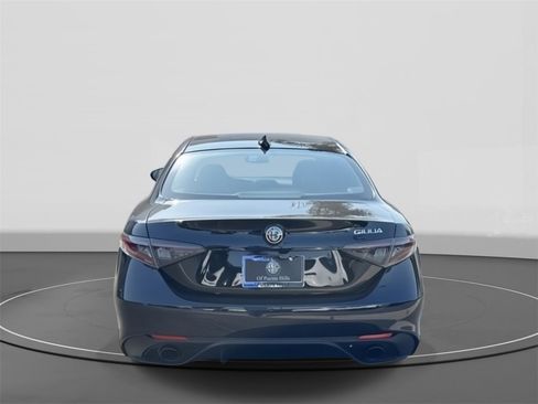 New 2025 Alfa Romeo Giulia Base image 5