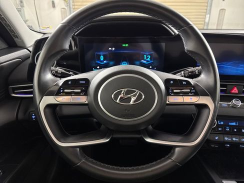 Used 2023 Hyundai Elantra Limited w/ Preferred Accessory Package image 16