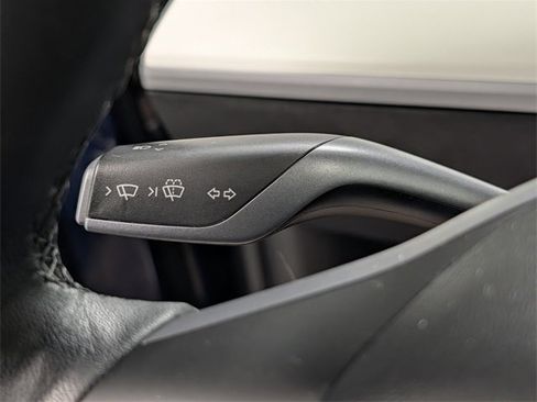 Used 2022 Tesla Model Y Performance image 19