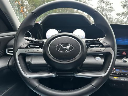 Used 2023 Hyundai Elantra Limited image 24