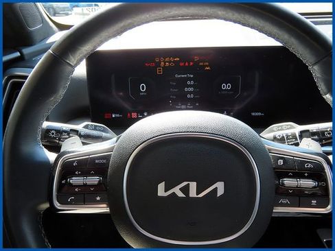 Used 2024 Kia Sorento SX Prestige image 17