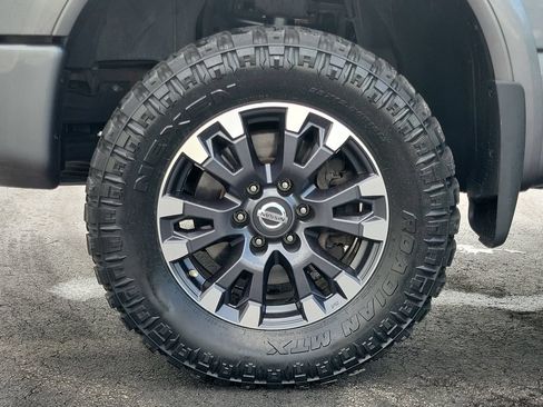 Used 2017 Nissan Titan PRO-4X w/ Pro-4x Convenience Package AWD/4WD image 10