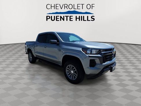 Used 2024 Chevrolet Colorado LT RWD image 2
