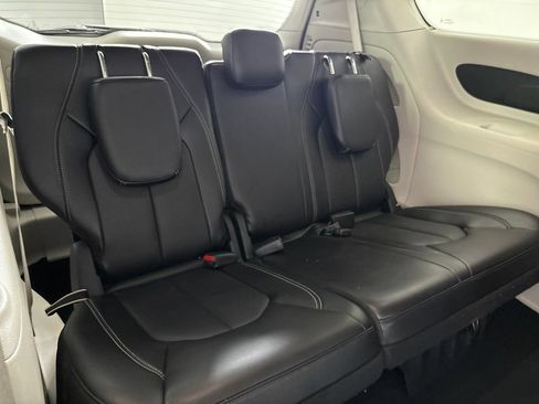 Used 2024 Chrysler Pacifica Touring-L FWD image 25