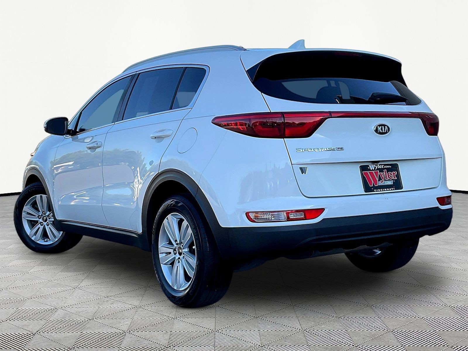 Used 2018 Kia Sportage LX w/ LX Technology Package FWD image 4