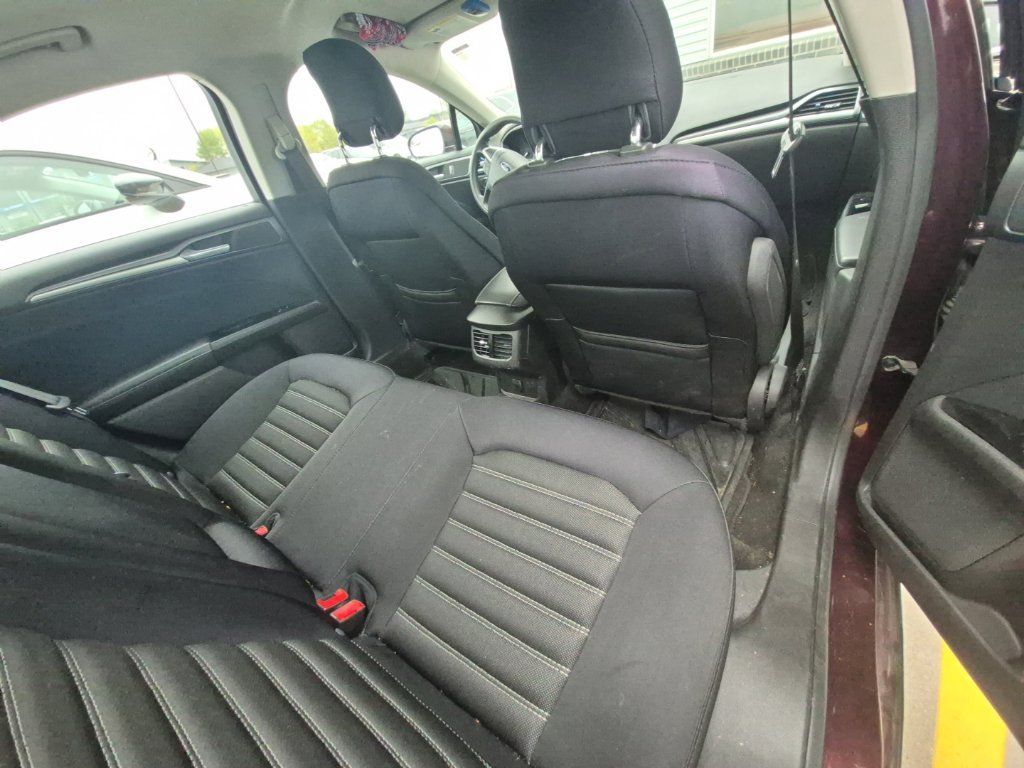 Used 2013 Ford Fusion SE FWD image 13