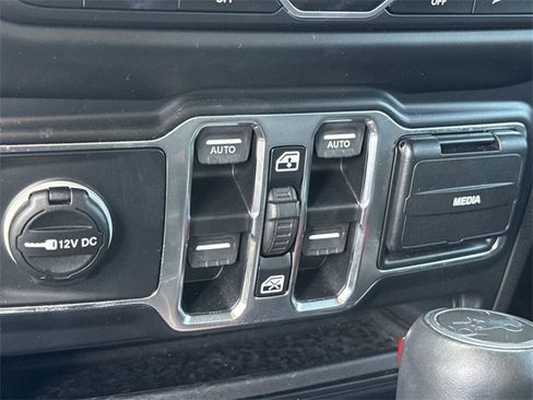 Used 2019 Jeep Wrangler Unlimited Sahara image 21