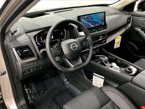 New 2026 Nissan Rogue Platinum image 6