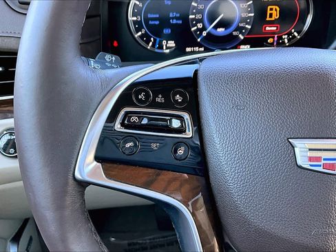 Used 2017 Cadillac Escalade Luxury image 23