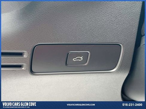 Certified 2025 Volvo XC40 B5 Plus w/ Protection Package Premier image 20