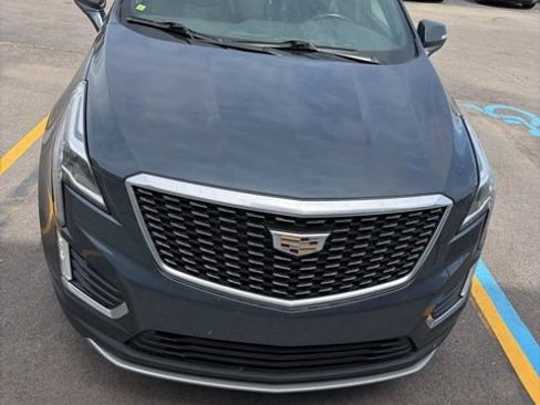 Used 2020 Cadillac XT5 Premium Luxury AWD/4WD image 2