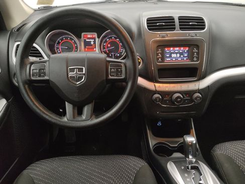 Used 2019 Dodge Journey SE image 22