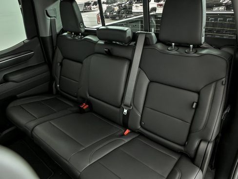 New 2026 GMC Sierra 1500 SLT image 9