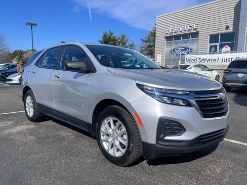 Used 2022 Chevrolet Equinox LS AWD/4WD image 8