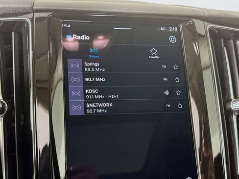 Used 2025 Volvo XC60 B5 Core w/ Protection Package Premier image 15