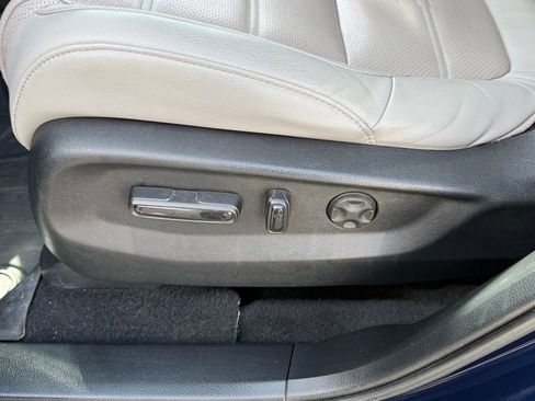Used 2020 Honda CR-V Touring image 27