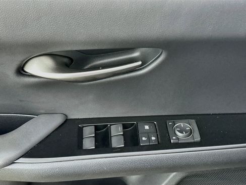 Used 2021 Lexus UX 200 w/ Accessory Package (Z2) FWD image 18