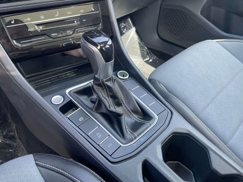 Used 2025 Volkswagen Jetta SE image 41