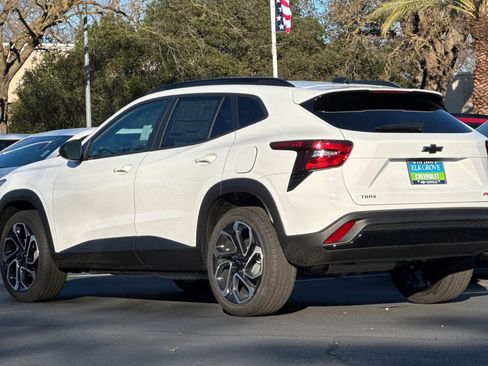 New 2026 Chevrolet Trax RS w/ Sunroof Package image 5
