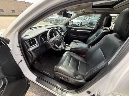 Used 2019 Toyota Highlander XLE image 10