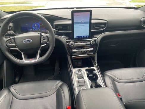 Used 2024 Ford Explorer ST w/ Technology Package image 3