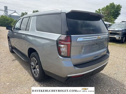 Used 2024 Chevrolet Suburban LT w/ LT Signature Package AWD/4WD image 3