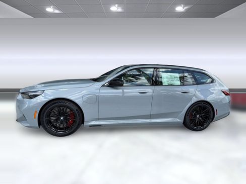 New 2027 BMW M5 Touring AWD/4WD image 2