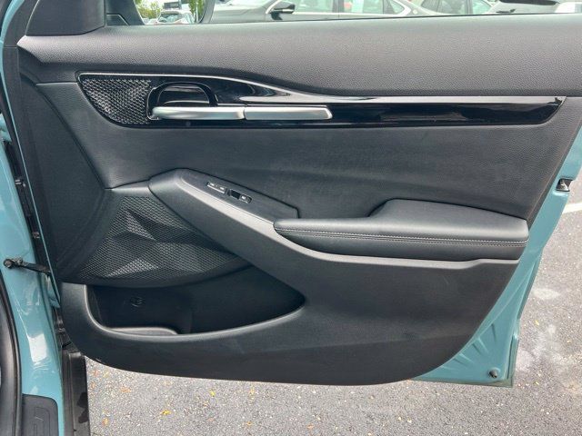 Certified 2025 Kia Seltos EX w/ EX Sunroof Package FWD image 31