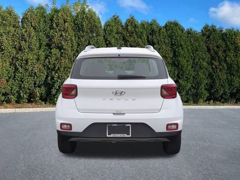 Certified 2025 Hyundai Venue SEL FWD image 5