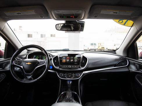 Used 2018 Chevrolet Volt Premier w/ Driver Confidence Package FWD image 15