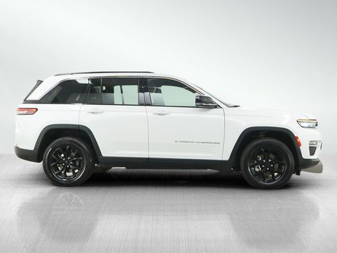 Used 2024 Jeep Grand Cherokee Limited AWD/4WD image 6