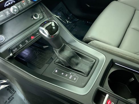 Used 2020 Audi Q3 2.0T Premium Plus w/ Premium Plus Package image 17