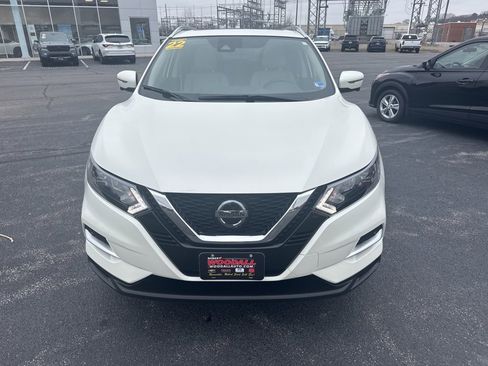 Used 2022 Nissan Rogue Sport SL image 2