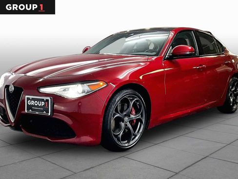Used 2018 Alfa Romeo Giulia Ti Sport w/ Quick Order Package 22S Sport AWD/4WD image 1
