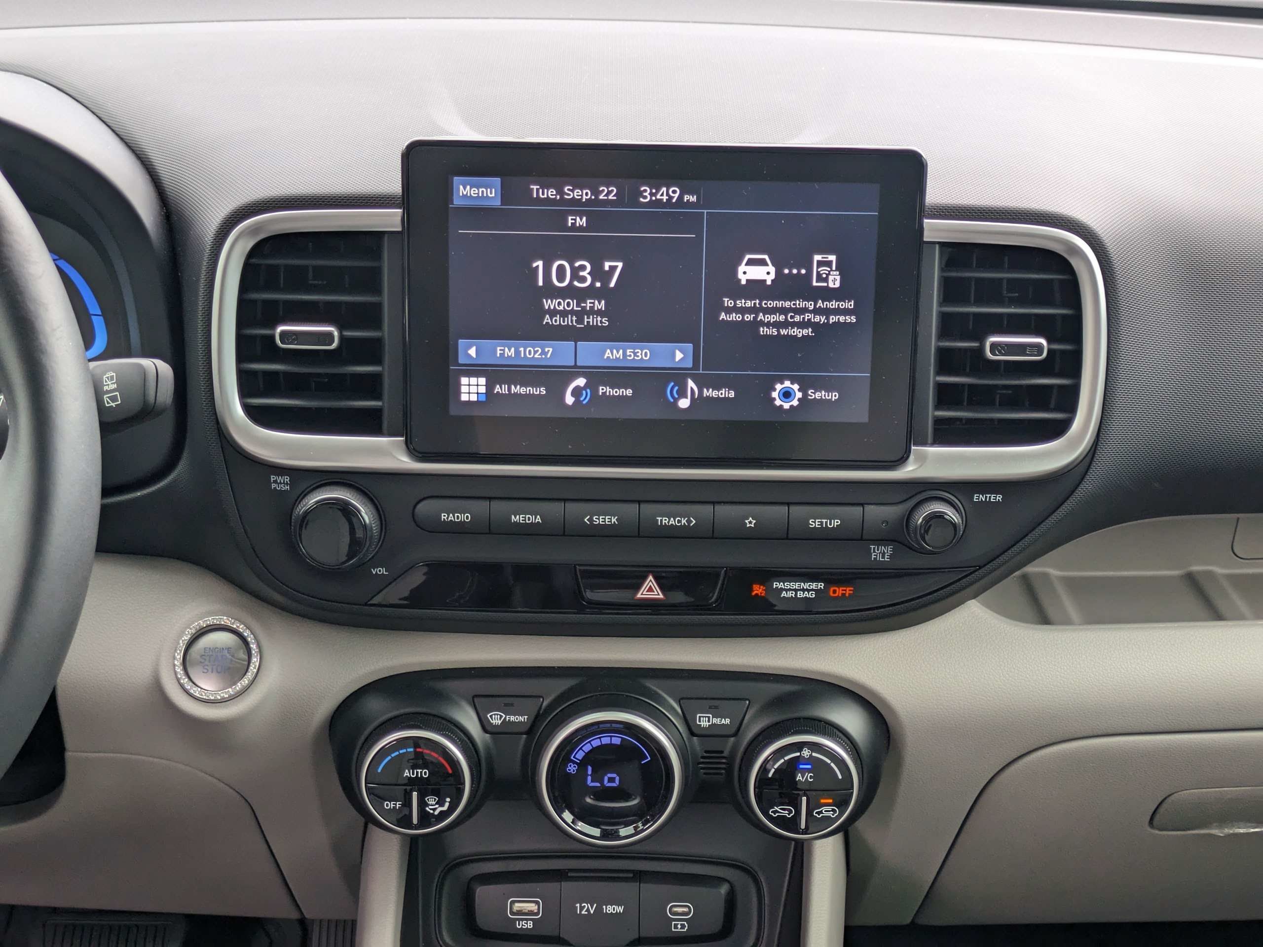Certified 2025 Hyundai Venue SEL FWD image 18