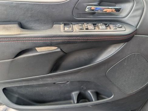 Used 2018 Dodge Grand Caravan GT FWD image 34